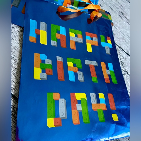 NEW. Birthday gift bags. Colorful building bricks design. - Picture 2 of 4
